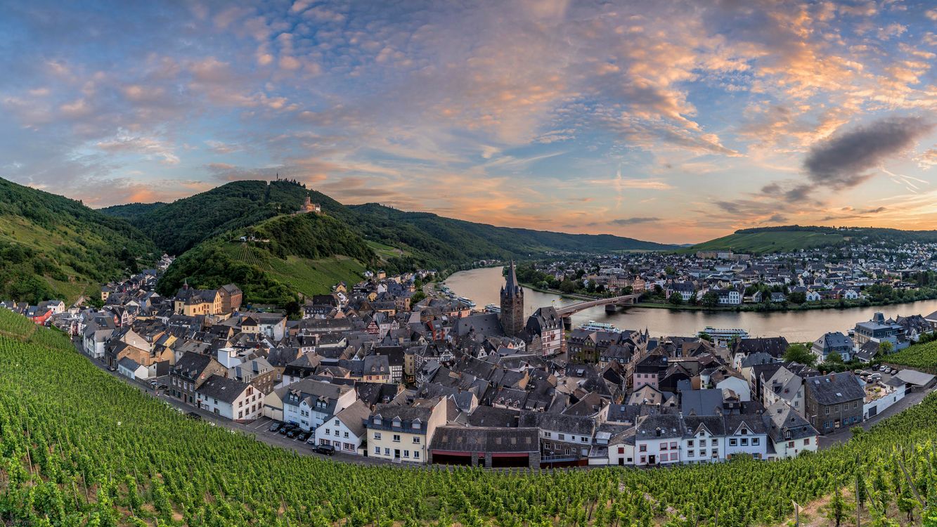 BERNKASTEL CRUCEROS MOSELA CRUCEROS FLUVIALES MOSELA MOSELLE RIVER CRUIES MOSELLE CRUISES CRUCEROS MOSELA #RiverCruises #CrucerosFluviales #Mosela #Bernkastel #Cruceros #Cruises #Creuers #Bidaiak